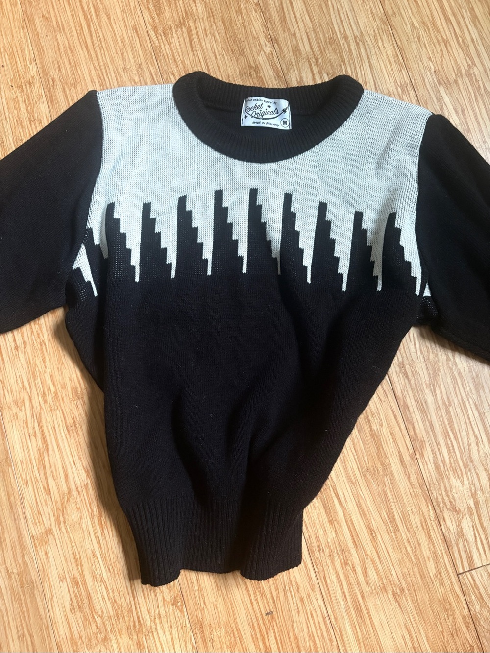 Vintage style Black & White Geometric Knit Sweater - Women’s size M